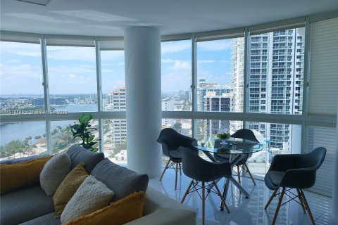 Condo in Miami Beach, Florida, 2 bedrooms  № 1153572 - photo 9