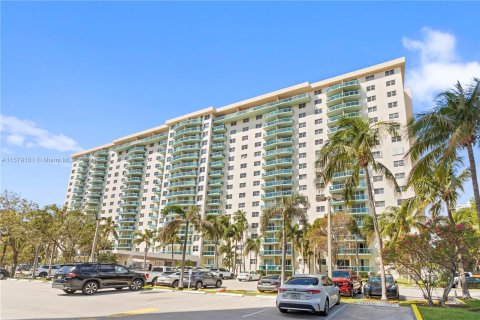 Condo in Sunny Isles Beach, Florida, 2 bedrooms  № 1153573 - photo 27