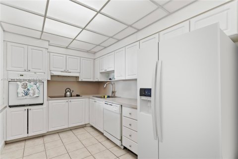 Condo in Sunny Isles Beach, Florida, 2 bedrooms  № 1153573 - photo 20