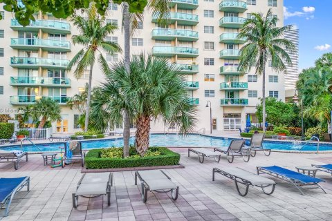 Condo in Sunny Isles Beach, Florida, 2 bedrooms  № 1153573 - photo 23