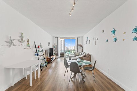 Copropriété à vendre à Sunny Isles Beach, Floride: 2 chambres, 141.68 m2 № 1153573 - photo 8