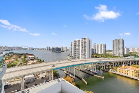 Condo in Sunny Isles Beach, Florida, 2 bedrooms  № 1153573 - photo 3