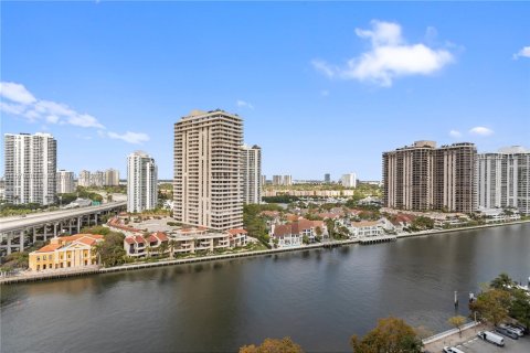 Copropriété à vendre à Sunny Isles Beach, Floride: 2 chambres, 141.68 m2 № 1153573 - photo 1