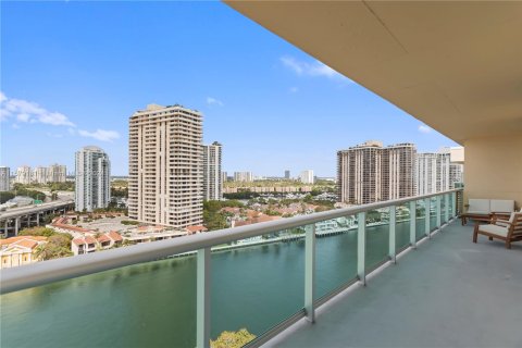 Condo in Sunny Isles Beach, Florida, 2 bedrooms  № 1153573 - photo 2