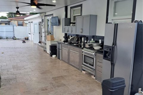 Casa en venta en Hialeah, Florida, 3 dormitorios, 124.21 m2 № 1321601 - foto 4