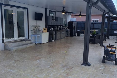 Casa en venta en Hialeah, Florida, 3 dormitorios, 124.21 m2 № 1321601 - foto 18