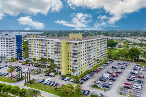 Condominio en venta en Hollywood, Florida, 1 dormitorio, 78.41 m2 № 1318858 - foto 29