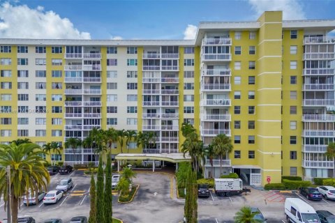 Condominio en venta en Hollywood, Florida, 1 dormitorio, 78.41 m2 № 1318858 - foto 20