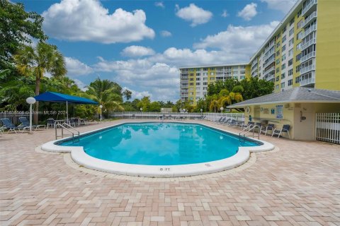 Condominio en venta en Hollywood, Florida, 1 dormitorio, 78.41 m2 № 1318858 - foto 11