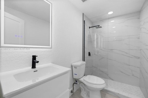 Casa en venta en Miami, Florida, 4 dormitorios, 165.09 m2 № 1348353 - foto 4