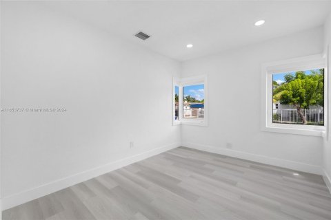 Casa en venta en Miami, Florida, 4 dormitorios, 165.09 m2 № 1348353 - foto 17