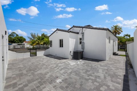 Casa en venta en Miami, Florida, 4 dormitorios, 165.09 m2 № 1348353 - foto 25