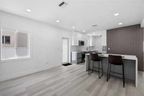 Casa en venta en Miami, Florida, 4 dormitorios, 165.09 m2 № 1348353 - foto 19