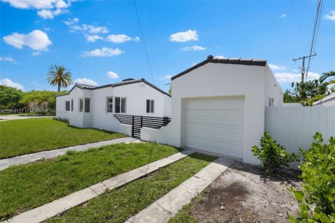 Casa en venta en Miami, Florida, 4 dormitorios, 165.09 m2 № 1348353 - foto 3