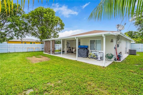 Villa ou maison à vendre à Opa-locka, Floride: 3 chambres, 122.26 m2 № 1333280 - photo 6