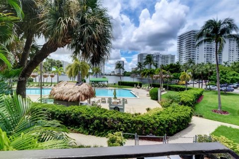 Condo in Aventura, Florida, 1 bedroom  № 1348352 - photo 9