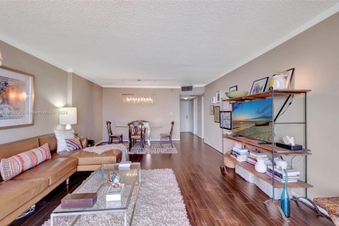 Condo in Aventura, Florida, 1 bedroom  № 1348352 - photo 3