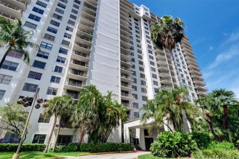 Condo in Aventura, Florida, 1 bedroom  № 1348352 - photo 10