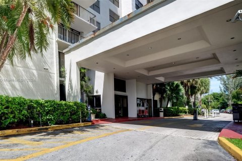 Condo in Aventura, Florida, 1 bedroom  № 1348352 - photo 14