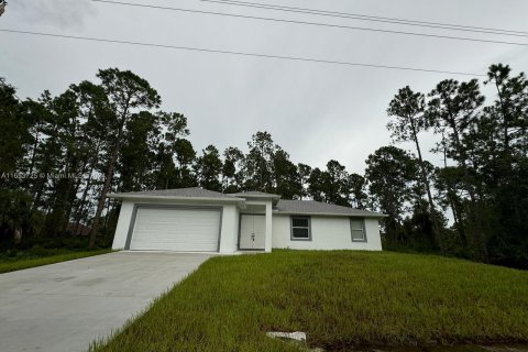 Villa ou maison à vendre à Lehigh Acres, Floride: 3 chambres, 130.62 m2 № 1348351 - photo 1