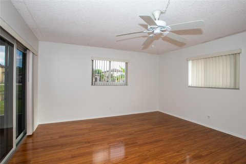 Casa en venta en Tamarac, Florida, 2 dormitorios, 116.03 m2 № 998461 - foto 5