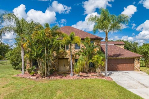 House in Saint Cloud, Florida 5 bedrooms, 329.15 sq.m. № 1339767 - photo 1