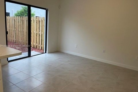 Townhouse in Florida City, Florida 3 bedrooms № 845828 - photo 4