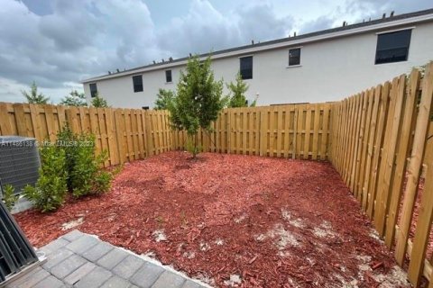 Townhouse in Florida City, Florida 3 bedrooms № 845828 - photo 5