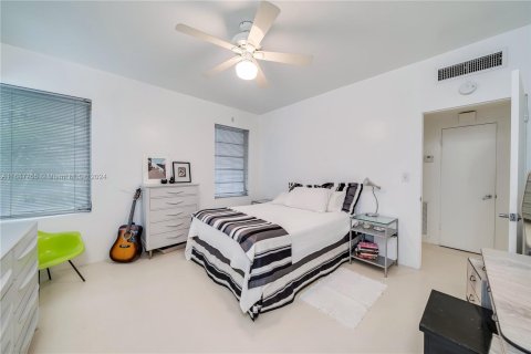 Condo in Miami Beach, Florida, 1 bedroom  № 1429716 - photo 21