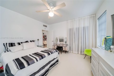 Condo in Miami Beach, Florida, 1 bedroom  № 1429716 - photo 22