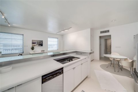 Condo in Miami Beach, Florida, 1 bedroom  № 1429716 - photo 6