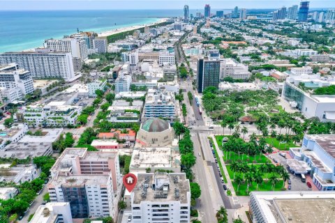 Condo in Miami Beach, Florida, 1 bedroom  № 1429716 - photo 25