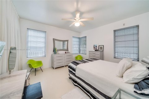 Condo in Miami Beach, Florida, 1 bedroom  № 1429716 - photo 20