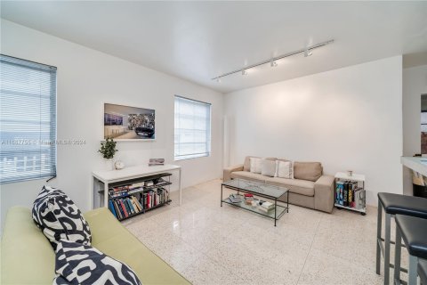 Condo in Miami Beach, Florida, 1 bedroom  № 1429716 - photo 9