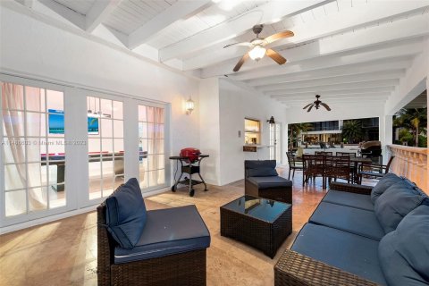Villa ou maison à vendre à North Miami Beach, Floride: 6 chambres, 348.57 m2 № 858515 - photo 3