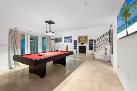 Villa ou maison à vendre à North Miami Beach, Floride: 6 chambres, 348.57 m2 № 858515 - photo 9