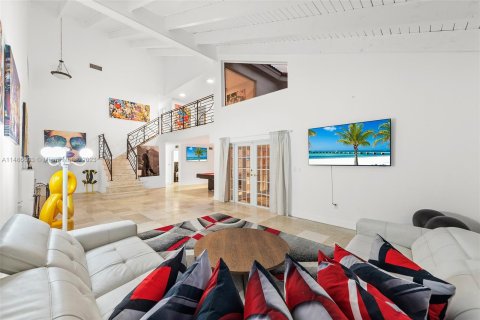 Villa ou maison à vendre à North Miami Beach, Floride: 6 chambres, 348.57 m2 № 858515 - photo 6