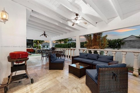 Villa ou maison à vendre à North Miami Beach, Floride: 6 chambres, 348.57 m2 № 858515 - photo 4
