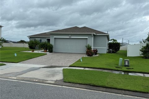 Villa ou maison à vendre à Kissimmee, Floride: 3 chambres, 160.16 m2 № 1307569 - photo 4