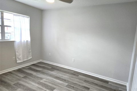 Condo in DeLand, Florida, 2 bedrooms  № 1432340 - photo 11