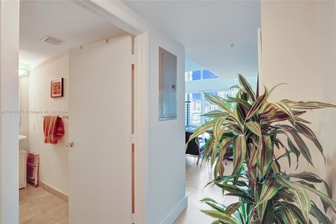 Condo in Miami, Florida, 1 bedroom  № 1270282 - photo 27