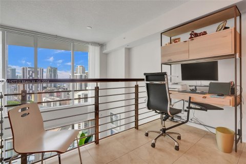 Condo in Miami, Florida, 1 bedroom  № 1270282 - photo 23