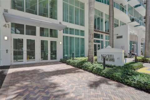 Condo in Miami, Florida, 1 bedroom  № 1270282 - photo 29