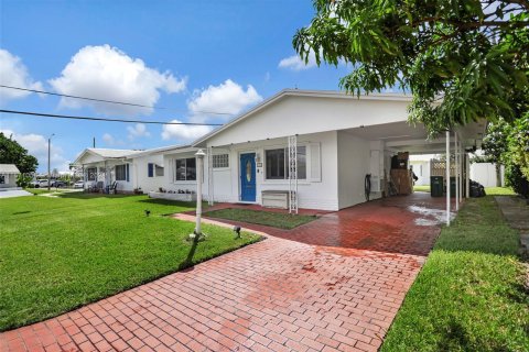 Casa en venta en Tamarac, Florida, 2 dormitorios, 96.34 m2 № 1394240 - foto 1