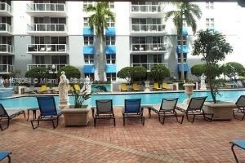 Condo in Miami, Florida, 1 bedroom  № 1394280 - photo 11