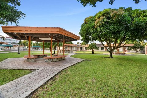 Condo in Lauderdale Lakes, Florida, 1 bedroom  № 1415526 - photo 25