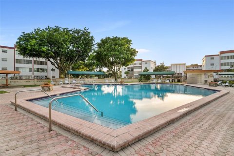 Condo in Lauderdale Lakes, Florida, 1 bedroom  № 1415526 - photo 29