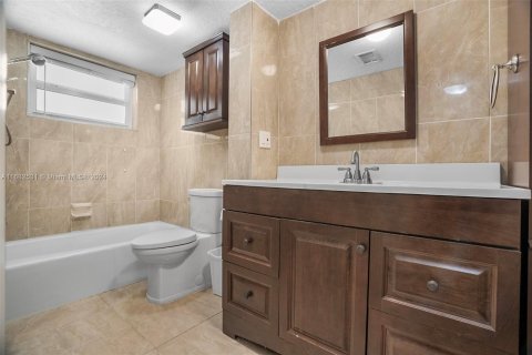 Condo in Lauderdale Lakes, Florida, 1 bedroom  № 1415526 - photo 21