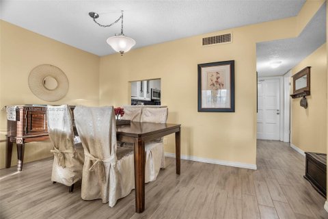 Condo in Lauderdale Lakes, Florida, 1 bedroom  № 1415526 - photo 14