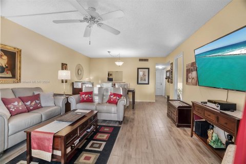 Condo in Lauderdale Lakes, Florida, 1 bedroom  № 1415526 - photo 15